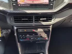 Volkswagen T-Cross 1.0 TSI 110pk DSG Style Camera Trekhaak Stoelverwarming Carplay thumbnail 3