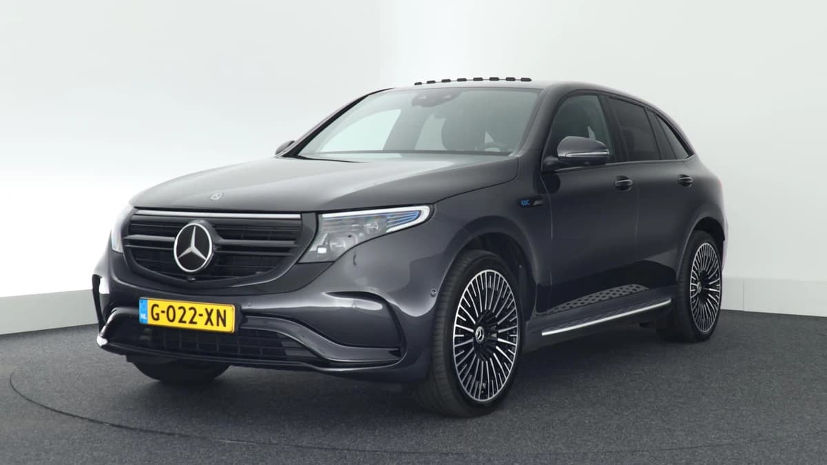Mercedes-Benz EQC 400 408pk 4MATIC Premium Plus 80 kWh AMG-Line Schuifdak Trekhaak 360Camera Burmester Stoelverw.+Koeling Memory Leder Navigatie — foto 1