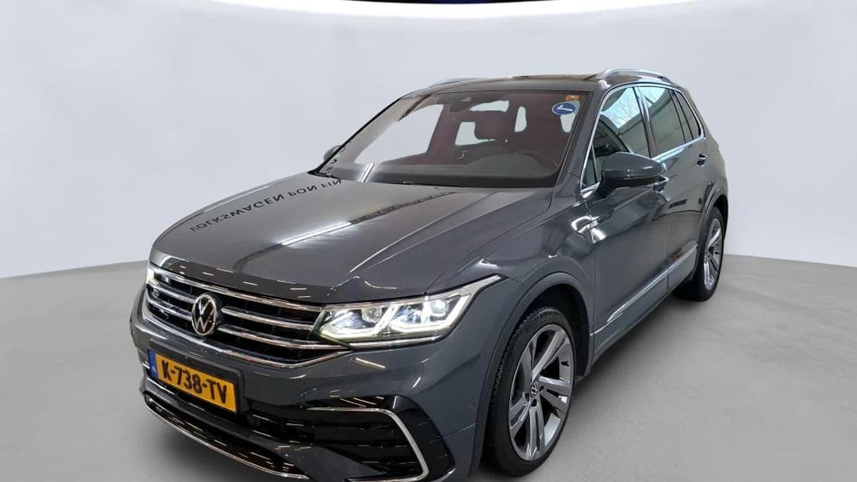 Volkswagen Tiguan 1.5 TSI 150pk DSG R-Line Business+ Trekhaak Panoramadak Keyless Stoelverwarming — foto 1