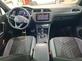 Volkswagen Tiguan 1.5 TSI 150pk DSG R-Line Business+ Trekhaak Panoramadak Keyless Stoelverwarming thumbnail 2