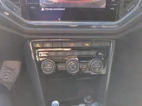 Volkswagen T-Roc 1.5 TSI 150pk DSG Sport Business R Panoramadak Keyless Camera Stoelverwarming thumbnail 3