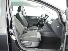 Volkswagen Golf thumbnail 10