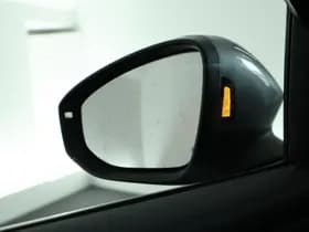 Volkswagen T-Roc thumbnail 6