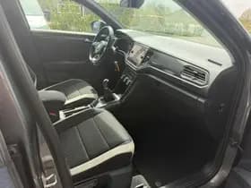 Volkswagen T-Roc thumbnail 2
