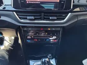 Volkswagen T-Roc thumbnail 4