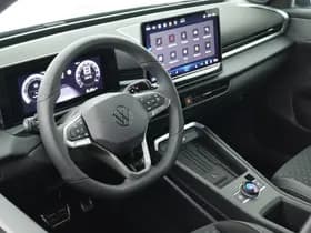 Volkswagen T-Roc thumbnail 3