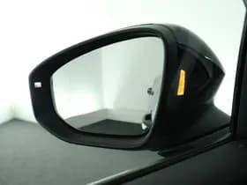 Volkswagen T-Roc thumbnail 6