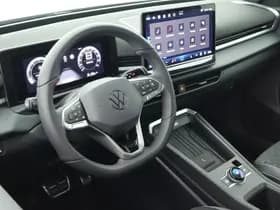 Volkswagen T-Roc thumbnail 2