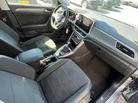 Volkswagen T-Roc thumbnail 2