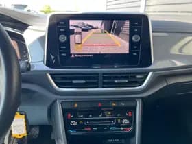 Volkswagen T-Roc thumbnail 4