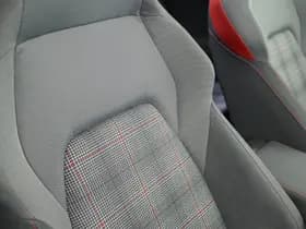 Volkswagen Golf thumbnail 40