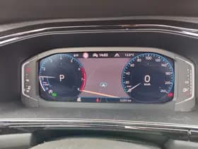 Volkswagen T-Roc thumbnail 3