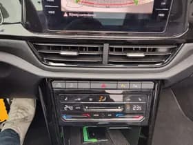 Volkswagen T-Roc thumbnail 4