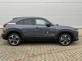 Mazda MX-30 thumbnail 4