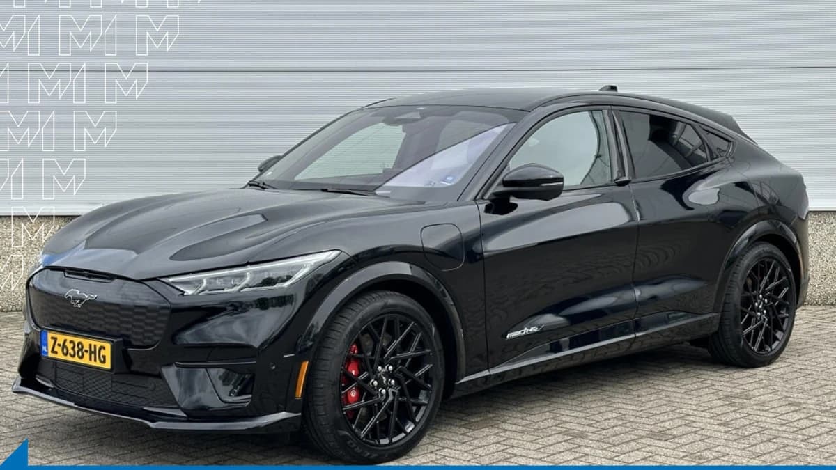 Ford Mustang — foto 1