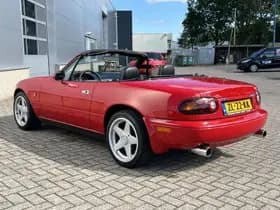 Mazda MX-5 thumbnail 9