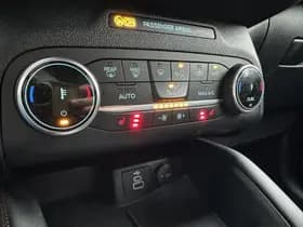 Ford Kuga thumbnail 10