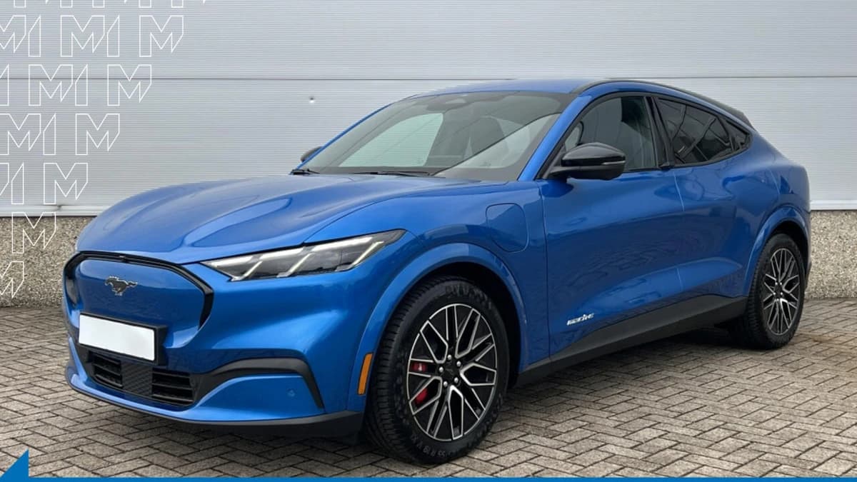 Ford Mustang — foto 1