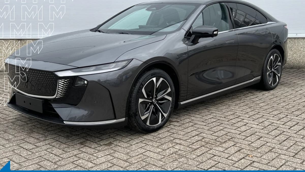 Mazda 6e — foto 1