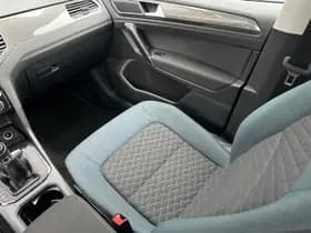 Volkswagen Golf thumbnail 24