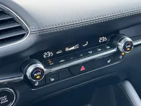 Mazda 3 thumbnail 17