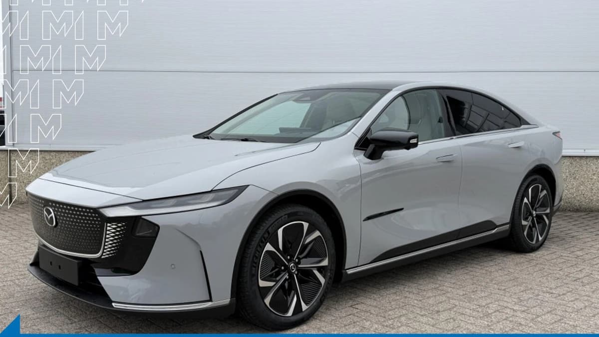 Mazda 6e — foto 1