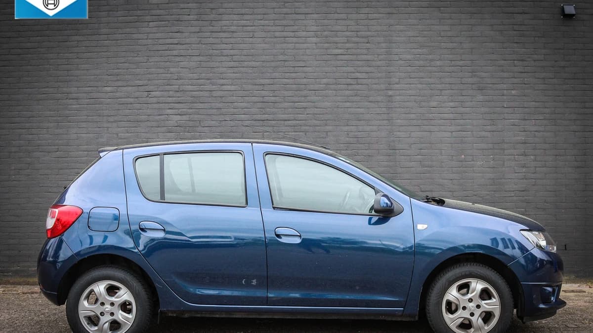Dacia Sandero 0.9 TCe SL Royaal Net binnen; wordt nog showroomklaar gemaakt — foto 1