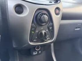 Toyota Aygo 1.0 VVT-i x-play thumbnail 7