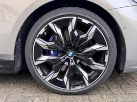 BMW 5 Serie 550e xDrive thumbnail 25