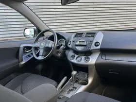 Toyota RAV4 thumbnail 4