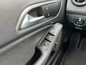 Mercedes-Benz CLA 180 Business Solution AMG Upgrade Edition thumbnail 7
