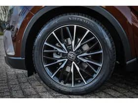 Toyota C-HR thumbnail 16