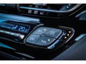 Toyota C-HR thumbnail 10