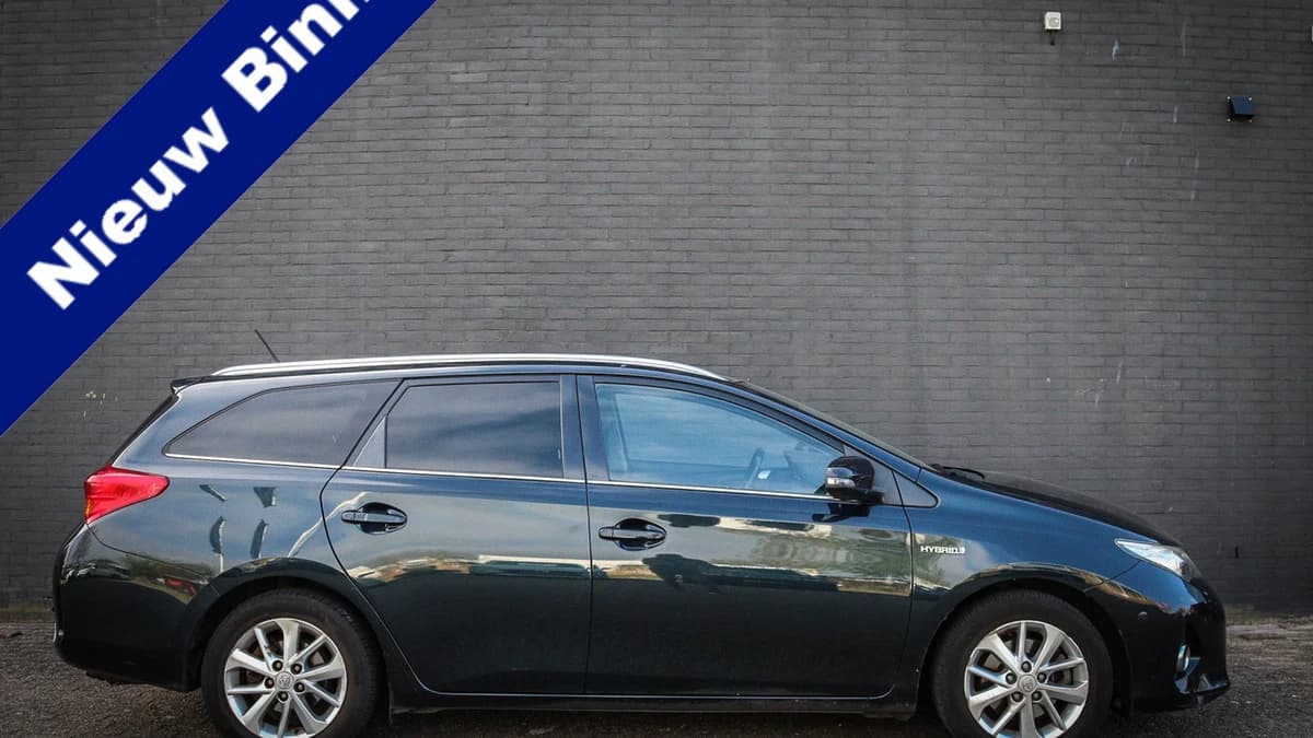 Toyota Auris — foto 1