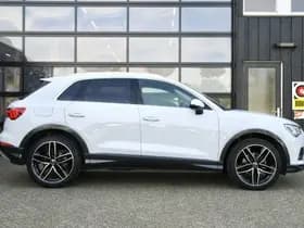 Audi Q3 35 TFSI Business Edition thumbnail 2