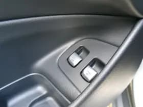 Mercedes-Benz E-Klasse Estate 200 Business Solution AMG thumbnail 35