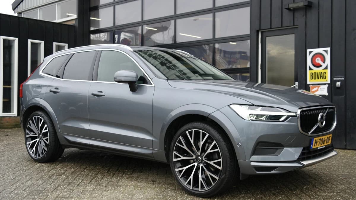 Volvo XC60 2.0 B5 Momentum Pro — foto 1
