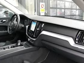 Volvo XC60 2.0 B5 Momentum Pro thumbnail 18