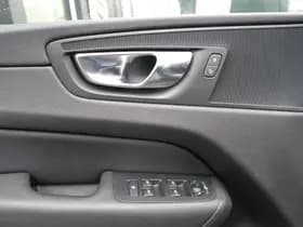 Volvo XC60 2.0 B5 Momentum Pro thumbnail 29