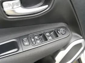 Jeep Renegade thumbnail 13