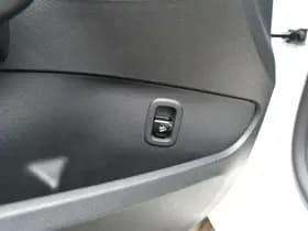 Mercedes-Benz C-Klasse 180 Business Line thumbnail 38