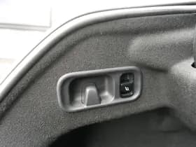 Mercedes-Benz C-Klasse 180 Business Line thumbnail 39