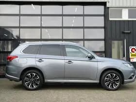Mitsubishi Outlander thumbnail 2