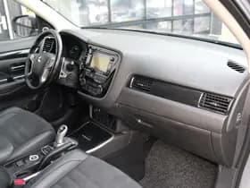 Mitsubishi Outlander thumbnail 3