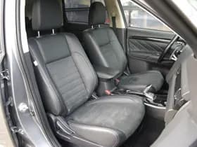 Mitsubishi Outlander thumbnail 4