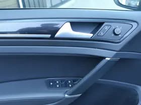 Volkswagen Golf thumbnail 41