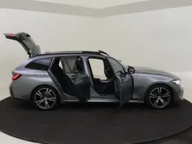 BMW 3 Serie Touring 318i M Sport / Pano / 19 inch / Adap. Cruise / Géén Afleverkost thumbnail 14