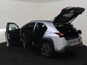 Lexus UX thumbnail 11