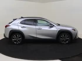 Lexus UX thumbnail 6