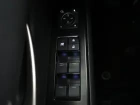 Lexus UX thumbnail 22